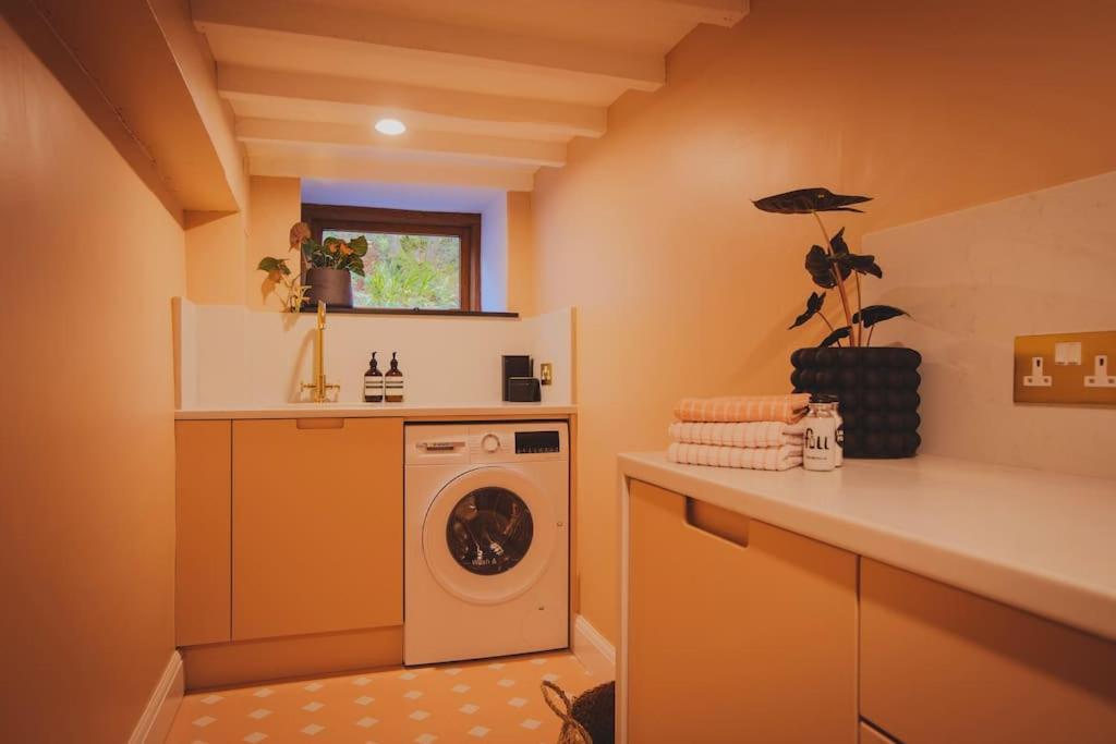 River Cottage, A Luxurious And Cosy Riverside Cottage For Two Welshpool Εξωτερικό φωτογραφία