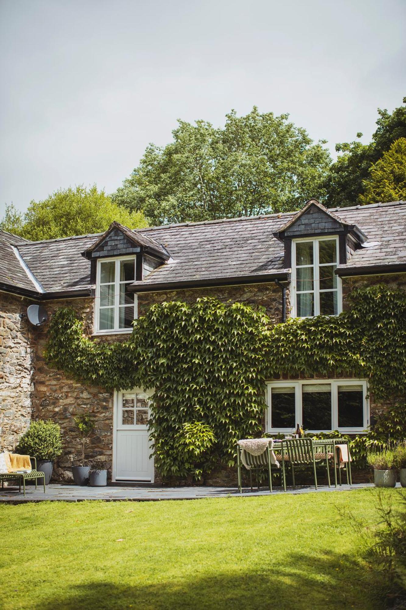 River Cottage, A Luxurious And Cosy Riverside Cottage For Two Welshpool Εξωτερικό φωτογραφία
